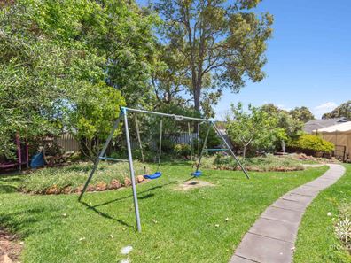 1 Nicholson Crescent, Lesmurdie WA 6076