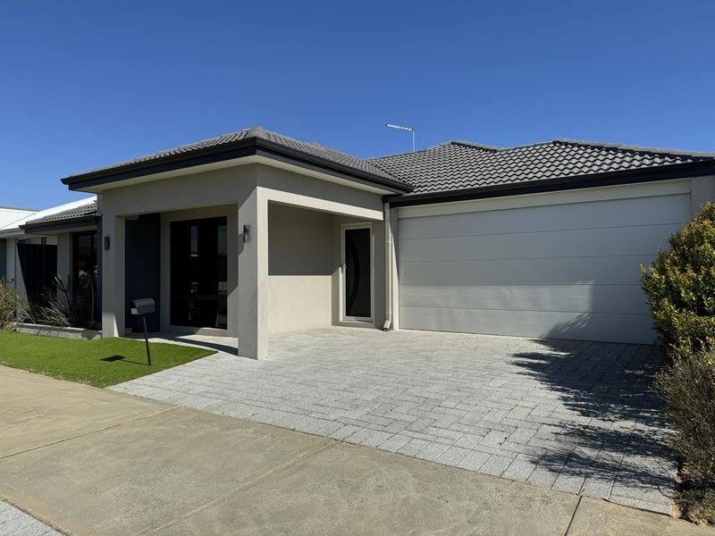 18 Langley Street, Lakelands WA 6180