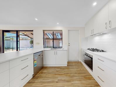 9 Denfield Retreat, Carramar WA 6031