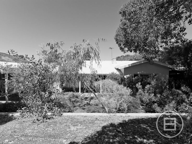 35 Redwood Crescent, Melville WA 6156