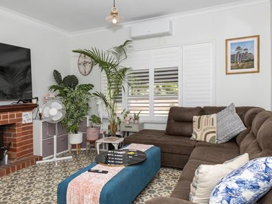 25 Roberts St, Moora WA 6510