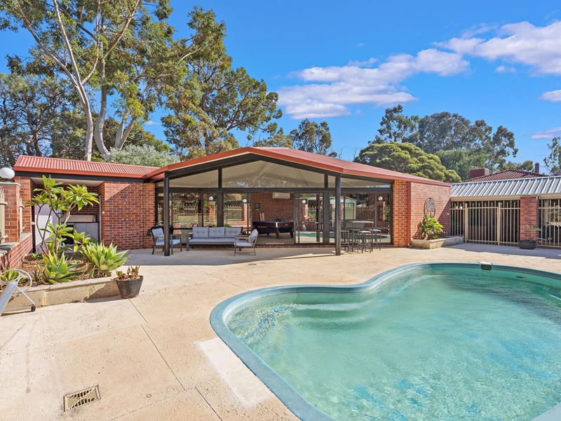 16 Hillview Close, Serpentine