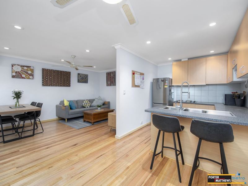 7/4 Lomatia Way, Forrestfield