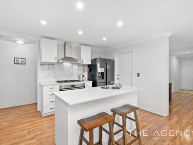 42 Aquamarine Parade, Treeby WA 6164