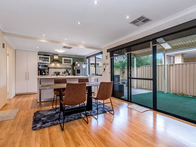 4/194 Boardman Road, Canning Vale WA 6155