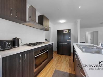 9 Beachcomber Hill, Glenfield WA 6532