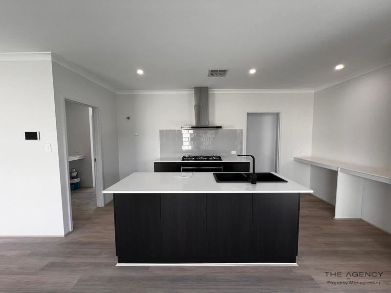 4 Belford Road, Lakelands WA 6180