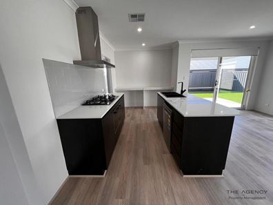 4 Belford Road, Lakelands WA 6180