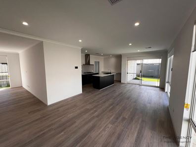 4 Belford Road, Lakelands WA 6180