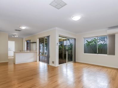 12 Decima Street, Innaloo WA 6018