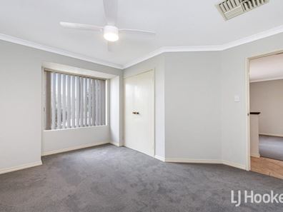 24 Paradise Circuit, Halls Head WA 6210