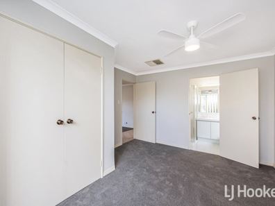 24 Paradise Circuit, Halls Head WA 6210