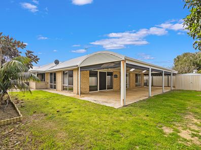 38 Pineknoll Gardens, Meadow Springs WA 6210