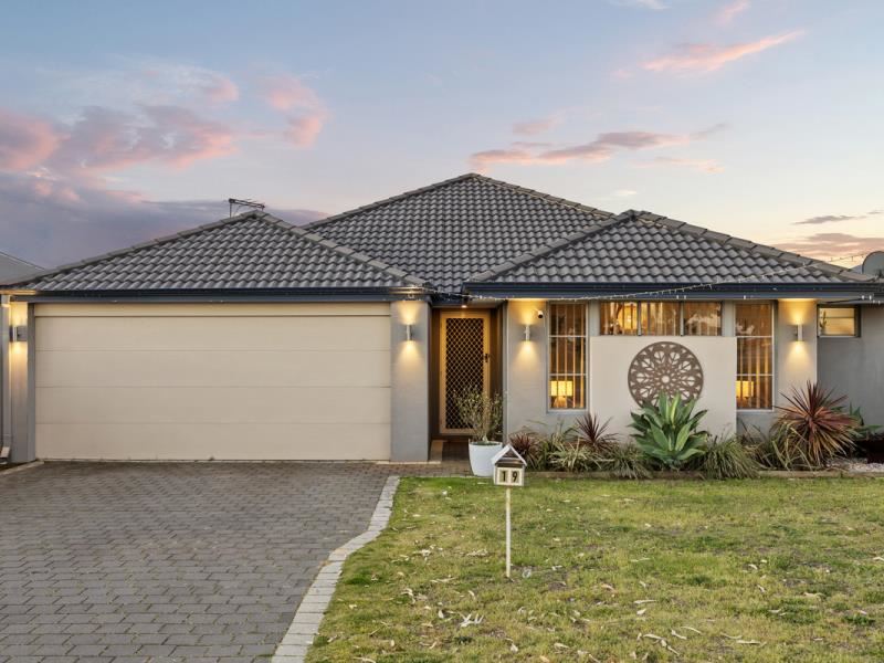 19 Arnside Bend, Waikiki WA 6169