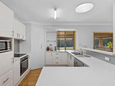 24 Newgate Street, Alexander Heights WA 6064