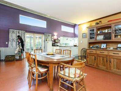 8b McGlew Road, Glen Forrest WA 6071