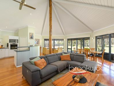 21 Glenburn Road, Glen Forrest WA 6071