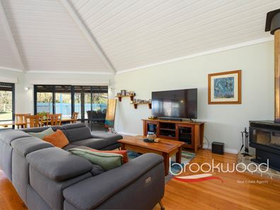 21 Glenburn Road, Glen Forrest WA 6071
