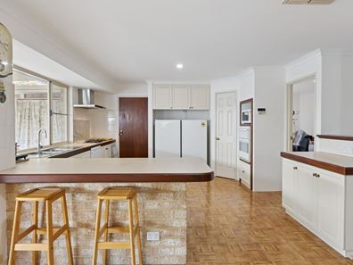 1 Abbotswood Drive, Landsdale WA 6065