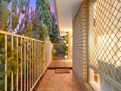 2/205 Waterloo Street, Tuart Hill WA 6060