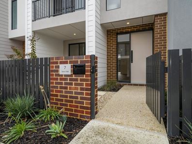 7 Tipton Walk, Glendalough WA 6016