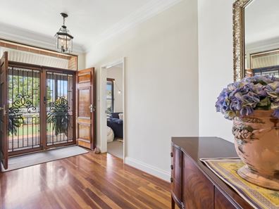 12 Holmesdale Road, Woodbridge WA 6056
