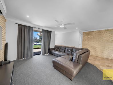 10 Trafalgar Gardens, Marangaroo WA 6064