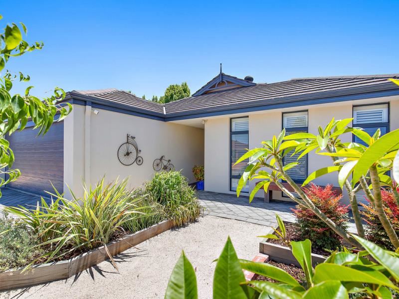 33 Hungerford Close, Canning Vale WA 6155