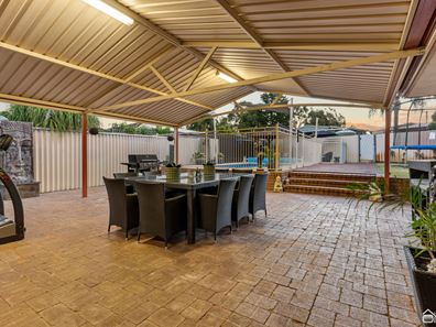 4 Galahad Place, Camillo WA 6111