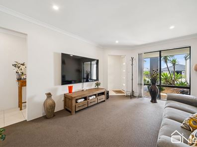 3 Leroy Way, Piara Waters WA 6112
