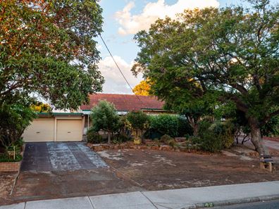42 Redwood Crescent, Melville WA 6156
