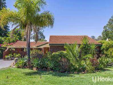 18 Grenadier Drive, Thornlie WA 6108