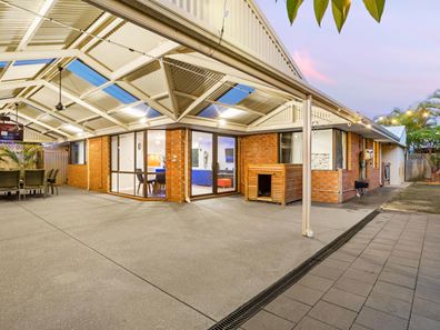 10 Bulrush Drive, Bibra Lake WA 6163