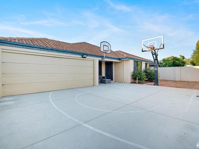 126 Seville Drive, Seville Grove WA 6112