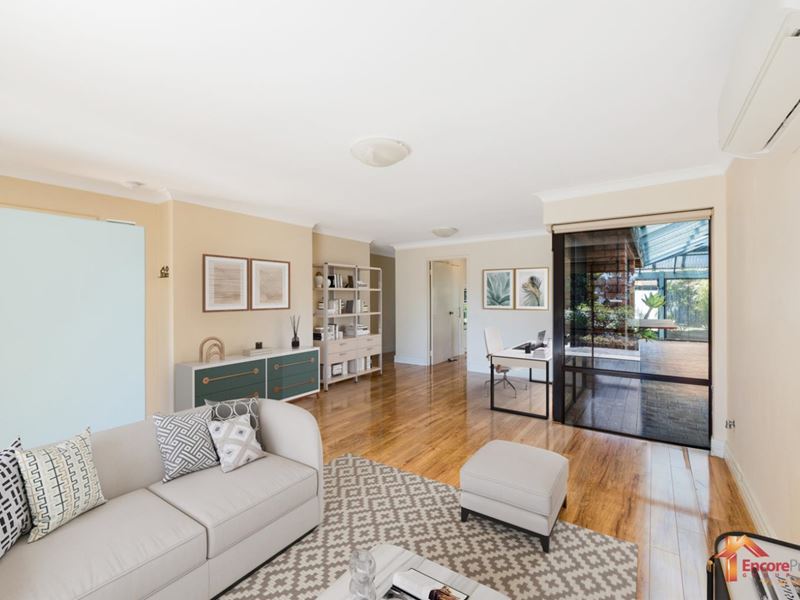 4A Gladstone Road, Leeming WA 6149