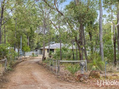 28 School Road, Karragullen WA 6111
