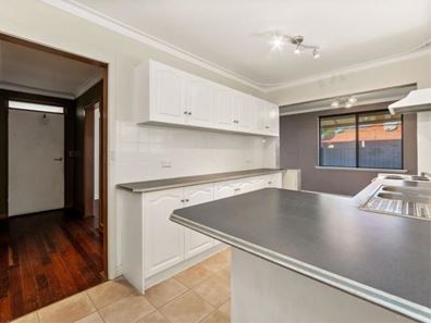 29 Barron Way, Orelia WA 6167