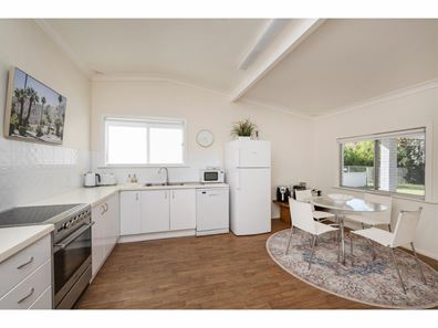 5 Lagoona Place, Quindalup WA 6281