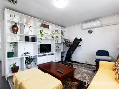 36A Golders Way, Girrawheen WA 6064