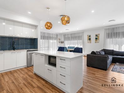 4 OLDENBURG WAY, Forrestdale WA 6112