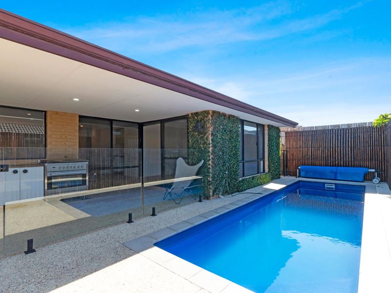 66 Mandalay Bend, Secret Harbour WA 6173