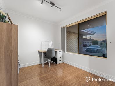 3 Yarrow Drive, Bennett Springs WA 6063