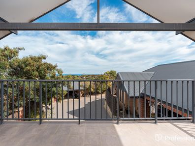 16/4 McDermott Avenue, Wandina WA 6530
