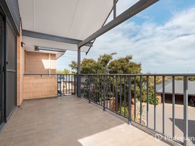 16/4 McDermott Avenue, Wandina WA 6530
