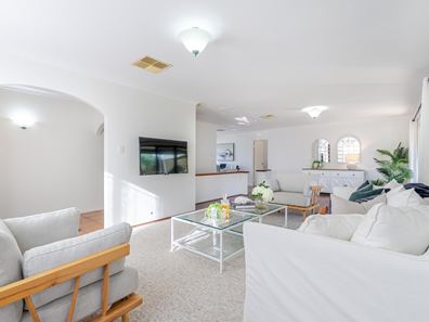 16 Timberlane Loop, Cooloongup WA 6168
