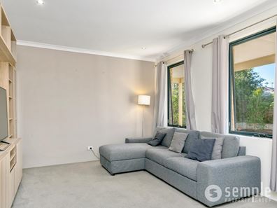 10 Dongara Way, South Lake WA 6164