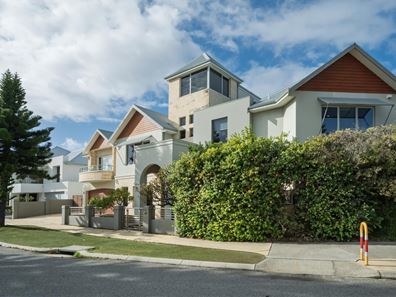 28 Tenerife Boulevard, Hillarys WA 6025
