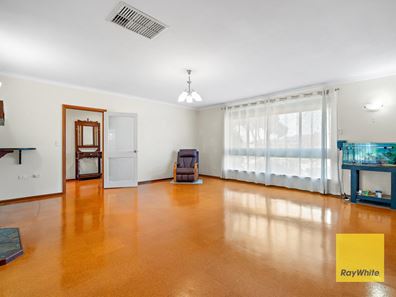 15 Crusader Drive, Thornlie WA 6108