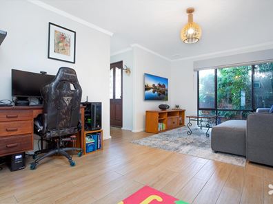 3/10 Lawrence Street, Como WA 6152