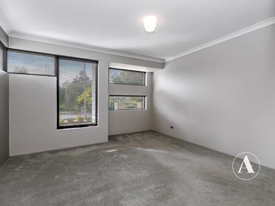 9 Barton Loop, Piara Waters WA 6112